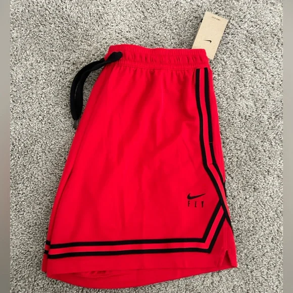 Nike Loose Fit Basketball Shorts / DRI-FIT - Picture 2 of 6